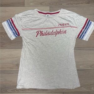 Philadelphia 76ers Graphic T-Shirt - Colosseum Women’s size L
